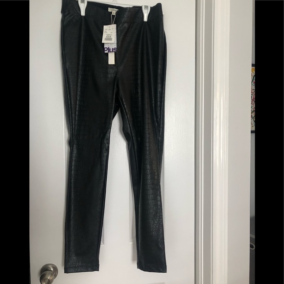 Max Studio vegan leather crocodile leggings size 1X - Picture 1 of 3